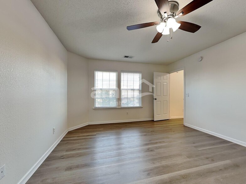 Building Photo - 506 Diamond Cut