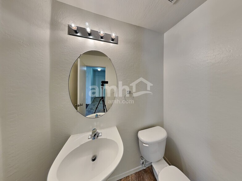 Building Photo - 12438 W Windrose Dr