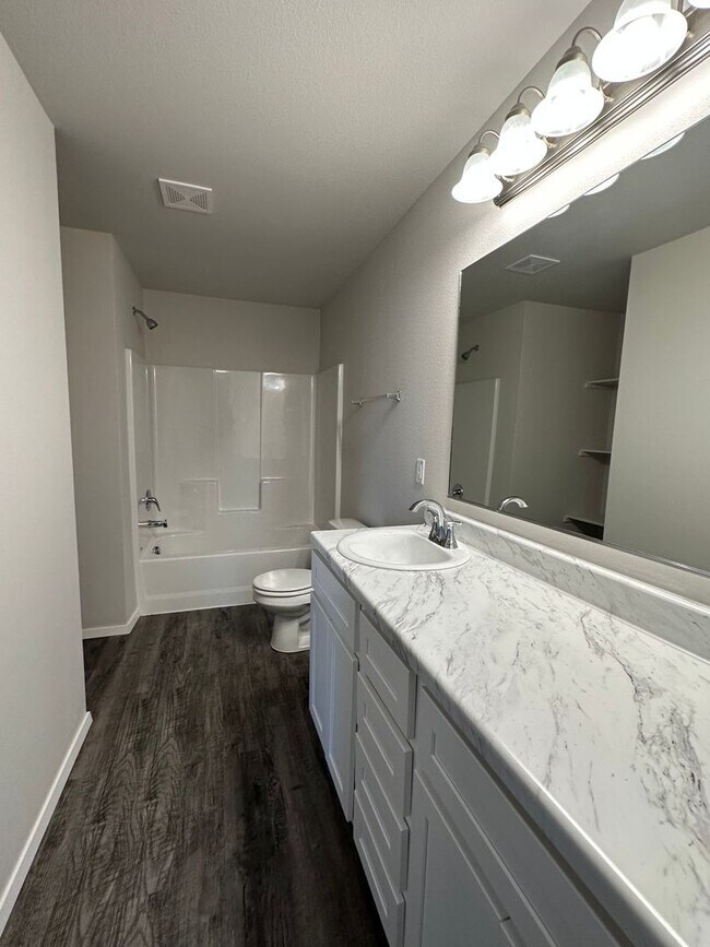 Building Photo - *Pre-leasing* Three Bedroom | Two Bathroom...