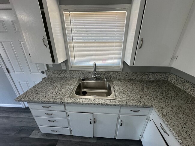 Building Photo - APPLY FOR THIS BEAUTIFUL HOME TODAY!