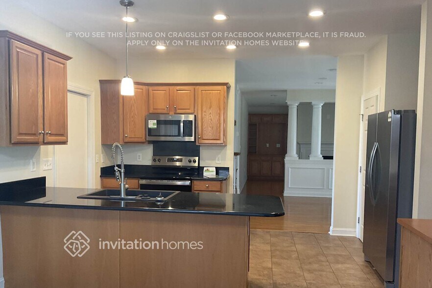 Building Photo - 3915 Lake Park Rd