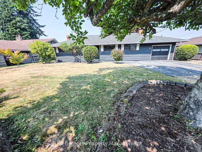 Building Photo - 1715 Holbrook Ave