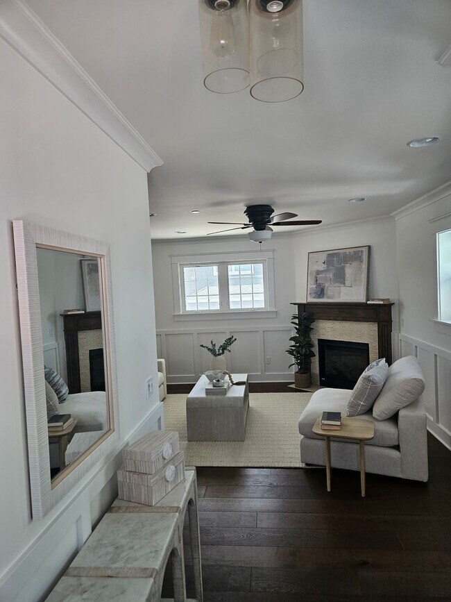 Building Photo - 3 Bedroom Plus Home with Roof Top Deck
