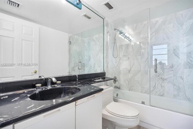 Building Photo - 825 Brickell Bay Dr