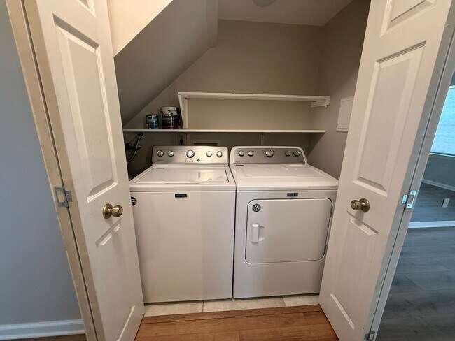 Building Photo - 502 Brentwood Pointe