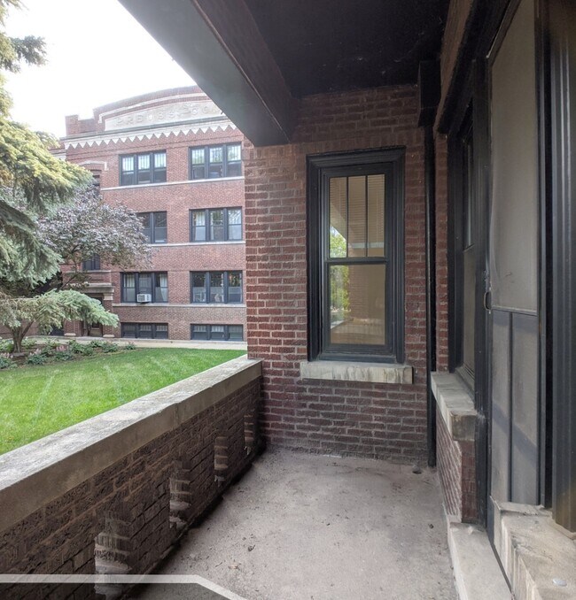 Building Photo - 2524 N Kedzie Blvd