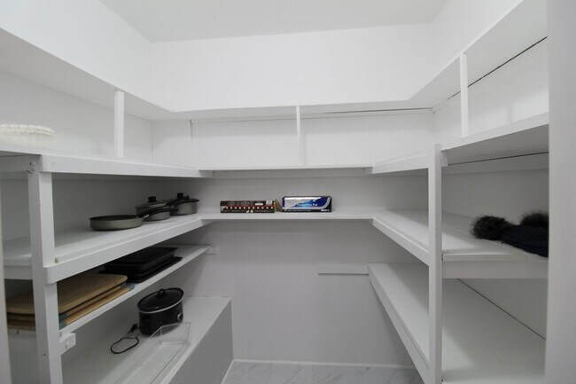 Building Photo - Bright & Spacious 2-Bedroom Home in Massanutten