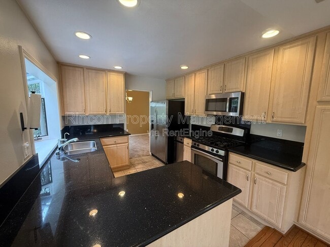 Building Photo - 6033 Tahoe Pl