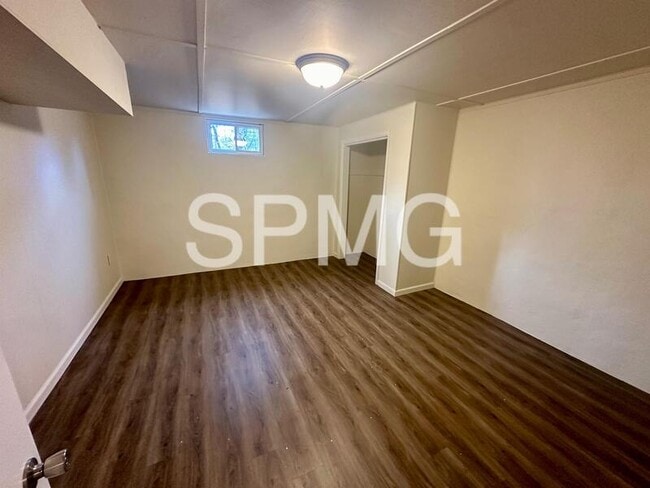 Building Photo - 612 Landfair Dr