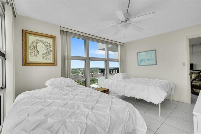 Building Photo - 525 N Ocean Blvd