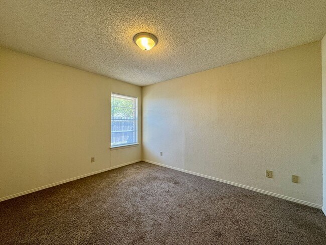 Building Photo - Duplex