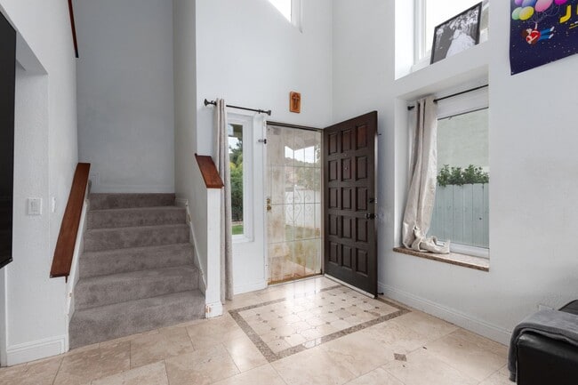 Building Photo - 3BR + Bonus Room | Solar-Powered | Updated...