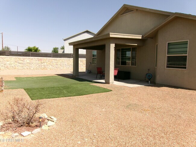 Building Photo - 6445 Villaggio Dr