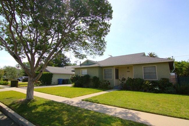 Building Photo - Charming Sun-Filled 3BR/2BA Home in Lake Balboa with Large Backyard & Fruit Trees