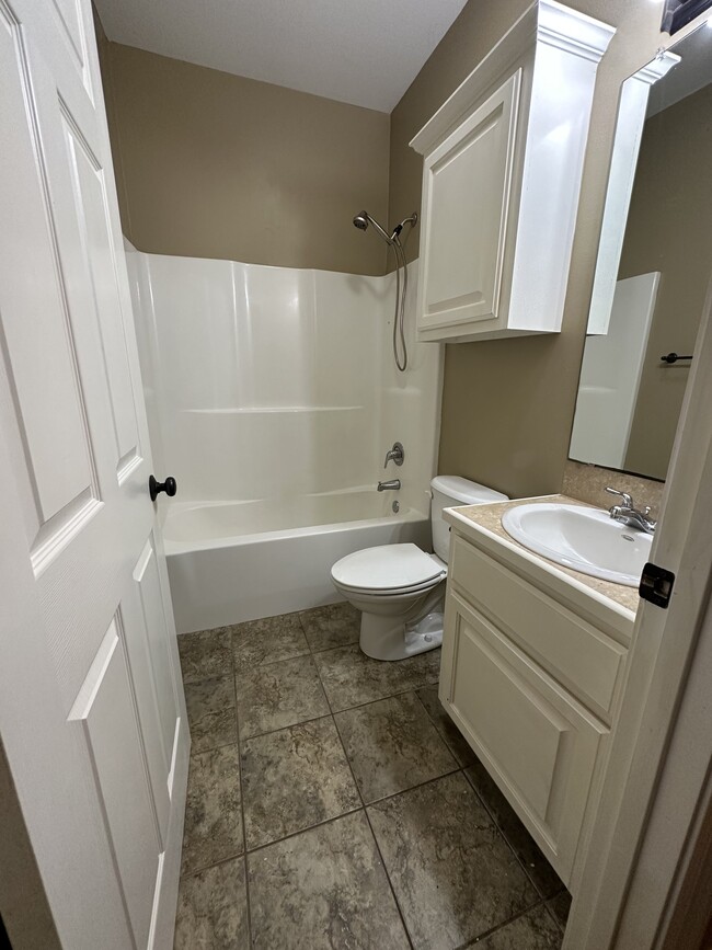 Building Photo - 1411 Caney Ln