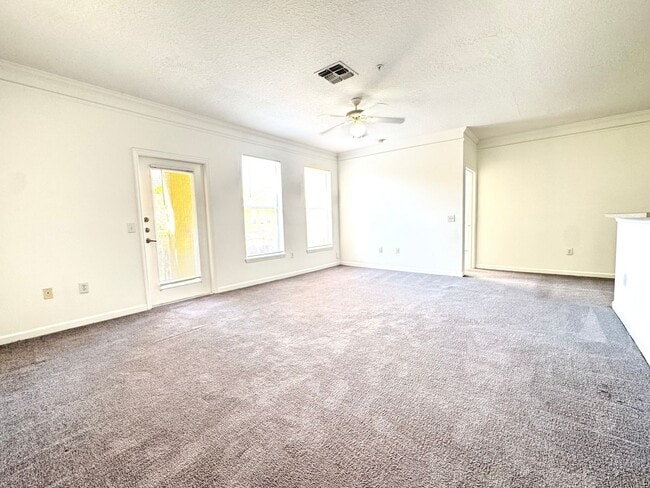 Building Photo - Updated 3 Bedroom, 2 Bath Mirabella Condo ...