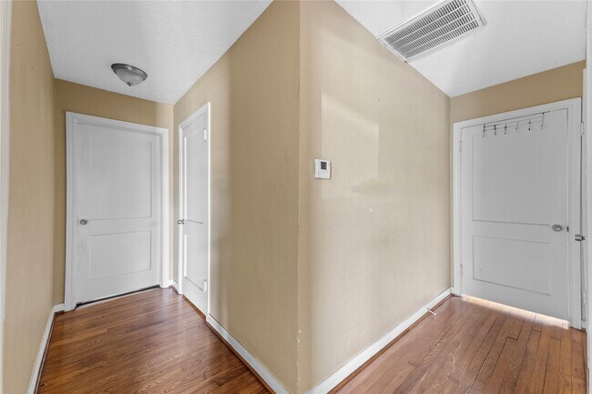 Building Photo - 1504 Harris Ave