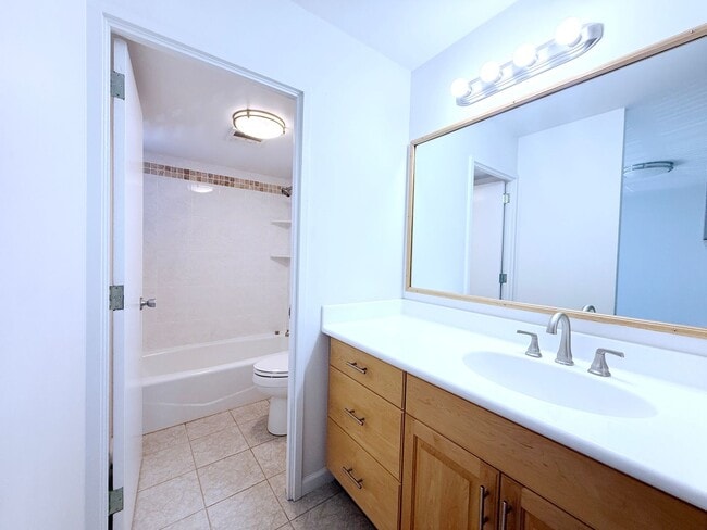 Building Photo - **VIEW FULL AD FOR DETAILS** 1 BED / 1 BAT...