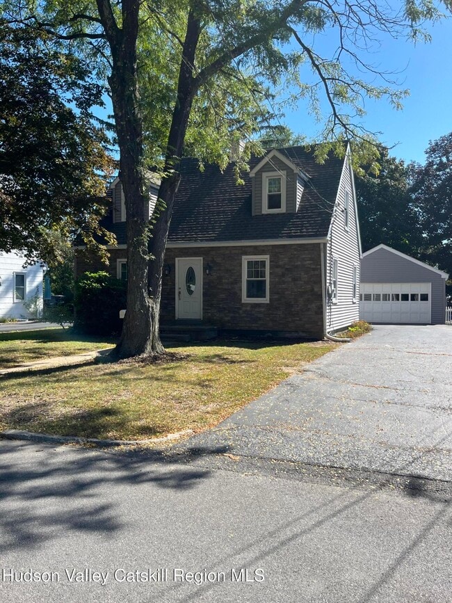 Primary Photo - 17 Landon Ave