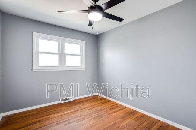 Building Photo - 1433 N Kokomo Ave