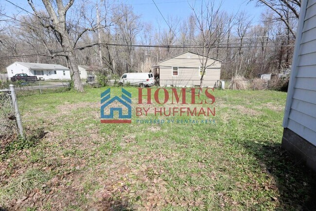 Building Photo - Three Bedroom House | Move in Ready