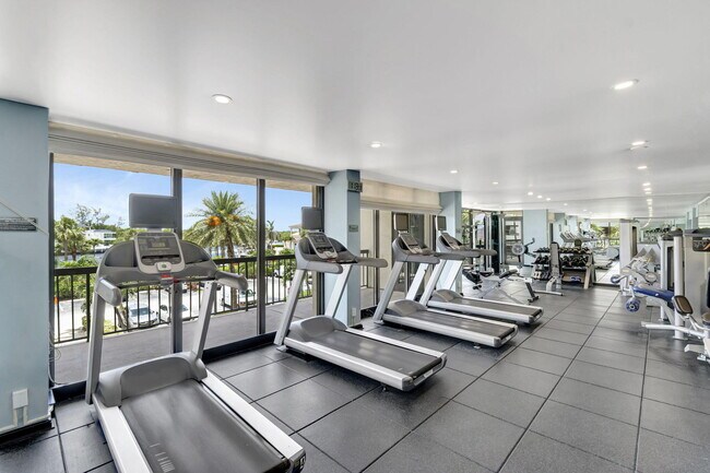 Building Photo - 4740 S Ocean Blvd