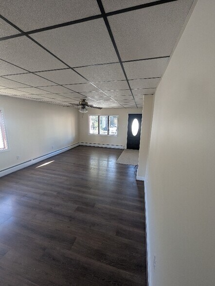 Building Photo - 228 N School St