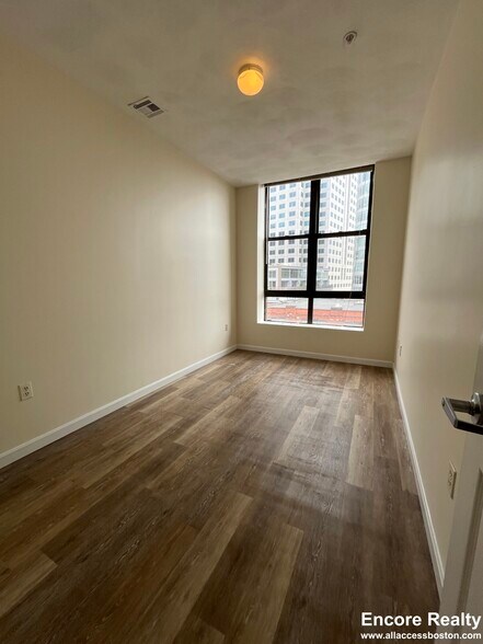 Building Photo - 11 Edinboro St