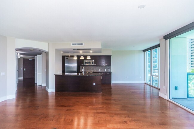 Building Photo - Allure Waikiki - 2 bedroom, 2 bath with 1 ...