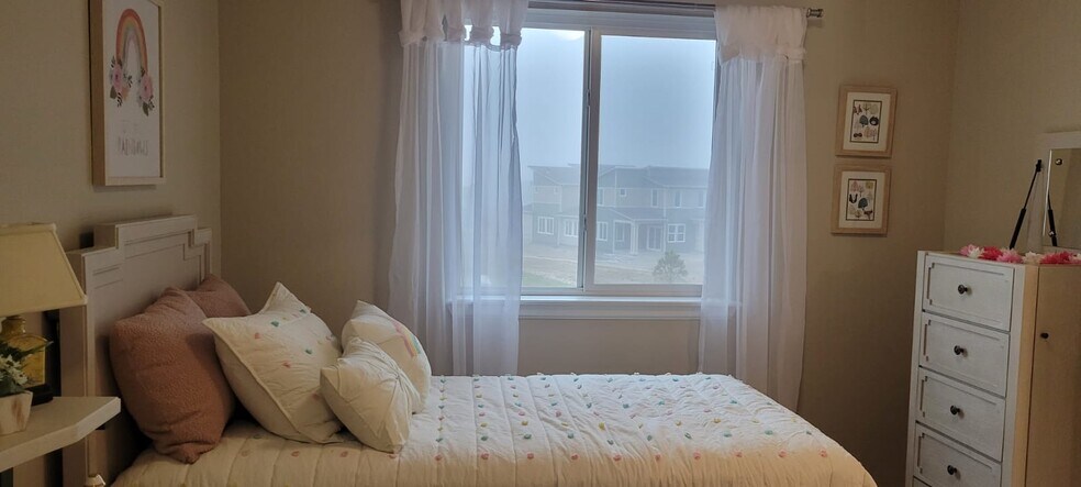2nd Bedroom - Model Home - 5309 Snowy Egret Grv