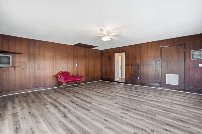 Building Photo - Mayfair Home For Lease with Backyard Oasis!