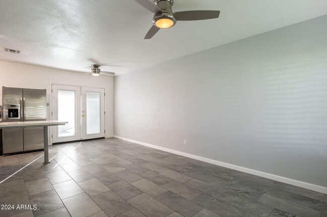 Building Photo - 512 E Roanoke Ave