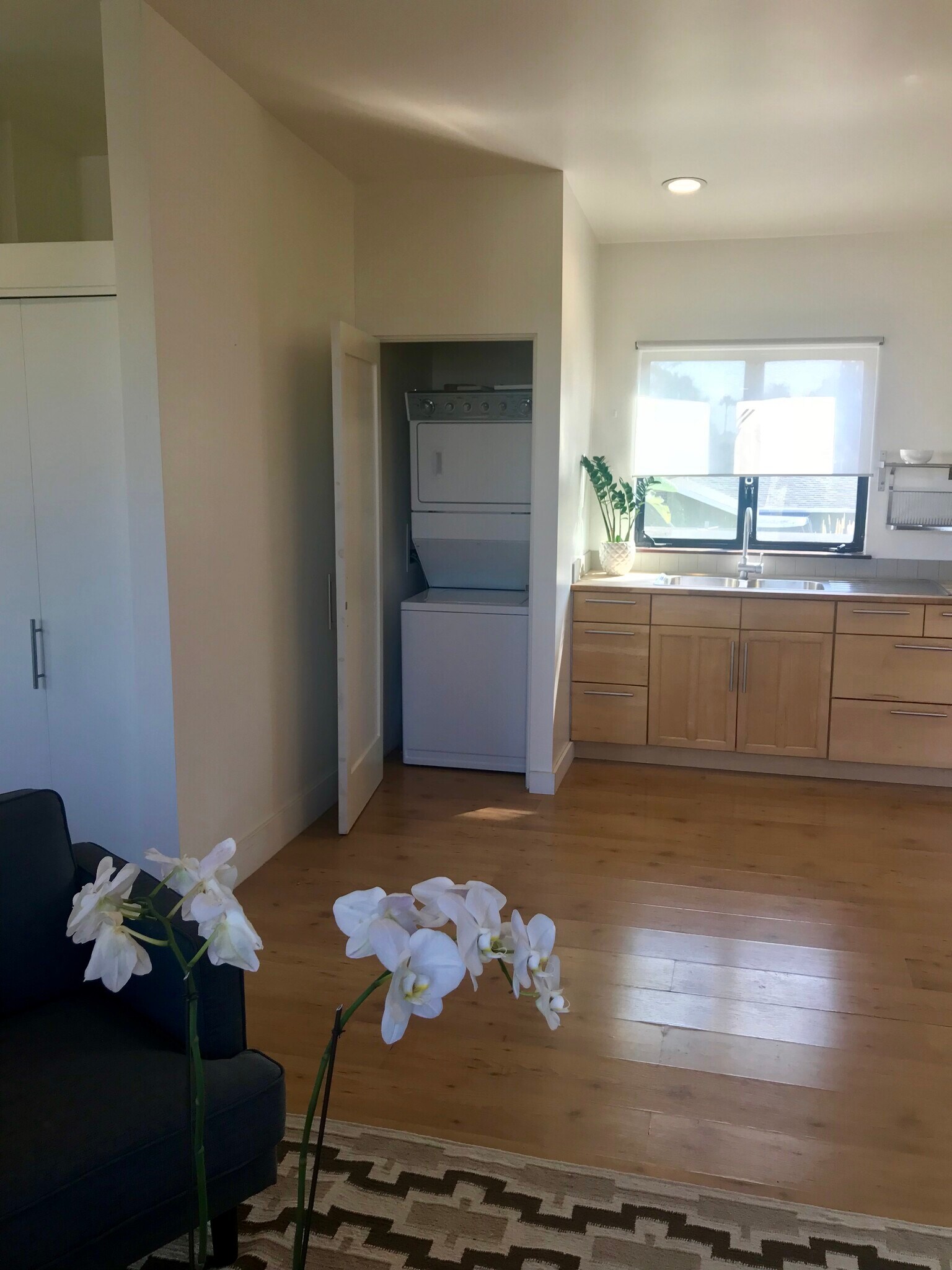 Building Photo - 1072 Amoroso Pl