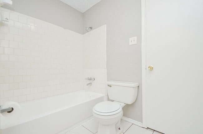 Building Photo - Beautiful spacious home available for rent !