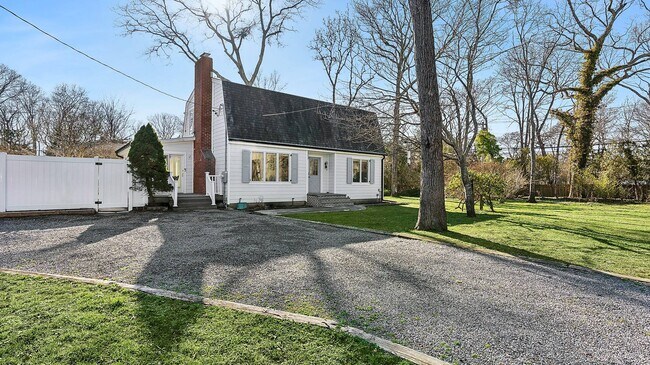 Building Photo - 635 Water Mill Towd Rd