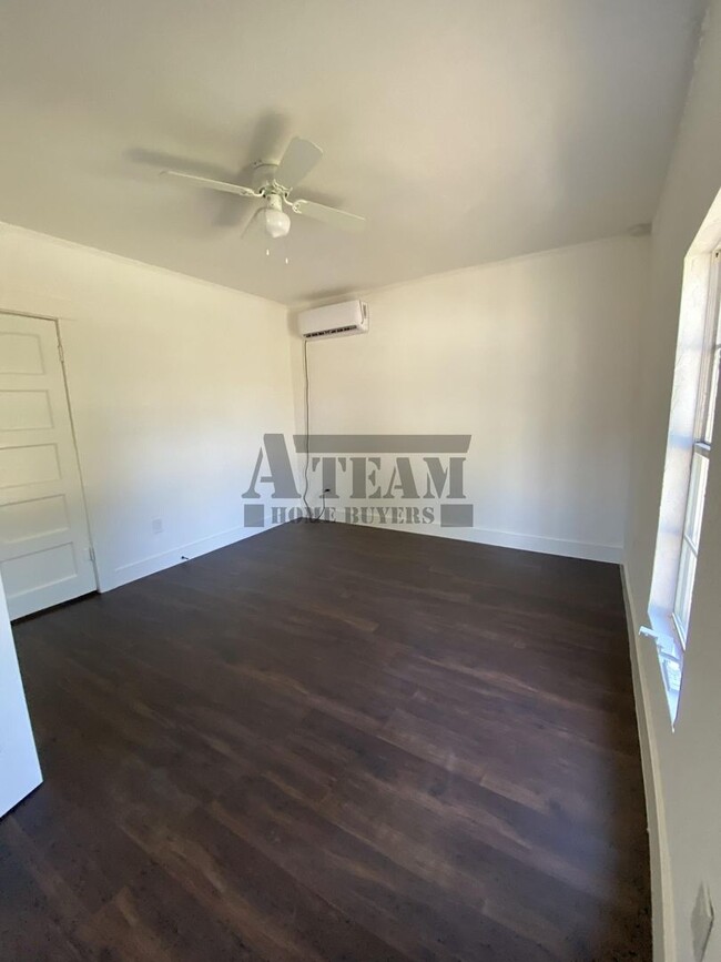 Building Photo - Charming 2 Bedroom 1 Bathroom home in Trin...