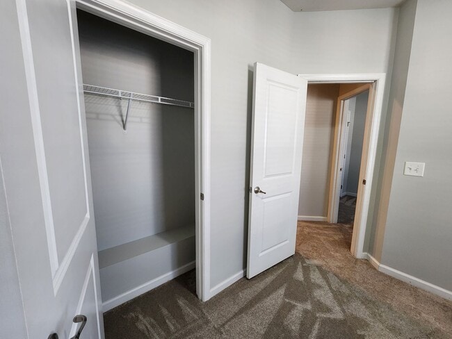 Building Photo - 4 Bedroom Cary Townhome! Great Location, N...