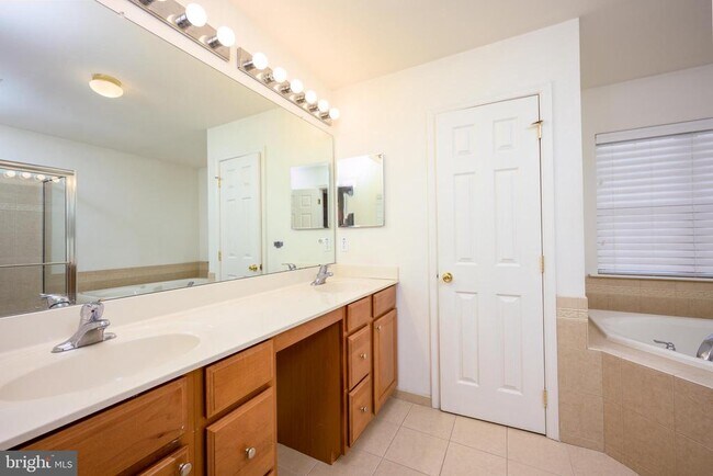 Building Photo - 249 Concord Pl