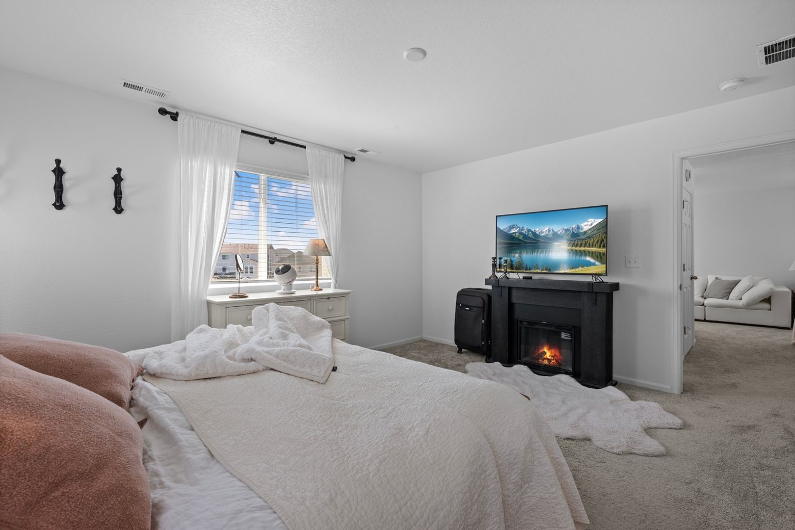 Building Photo - 6131 Vickie Ln