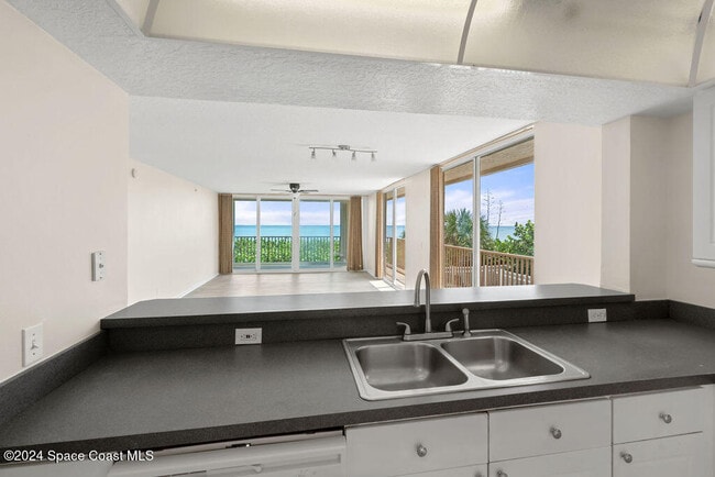 Building Photo - 1755 N Hwy A1A