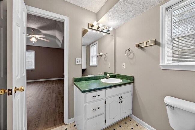 Building Photo - 176 White Tail Hills Dr