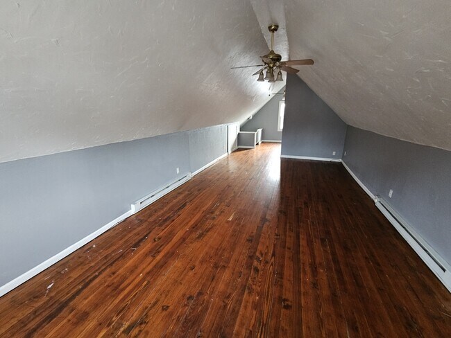 Building Photo - 10014 Sladden Ave