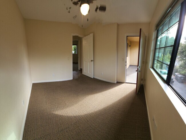 Building Photo - LOCATION-CLOSE PROXIMITY TO POLY CAMPUS