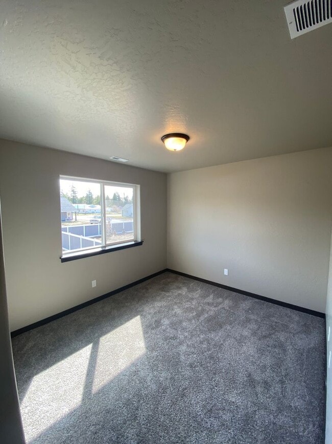 Building Photo - New home on 8th Avenue in Spirit Lake