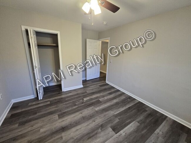 Building Photo - Three bedroom house in Eastover