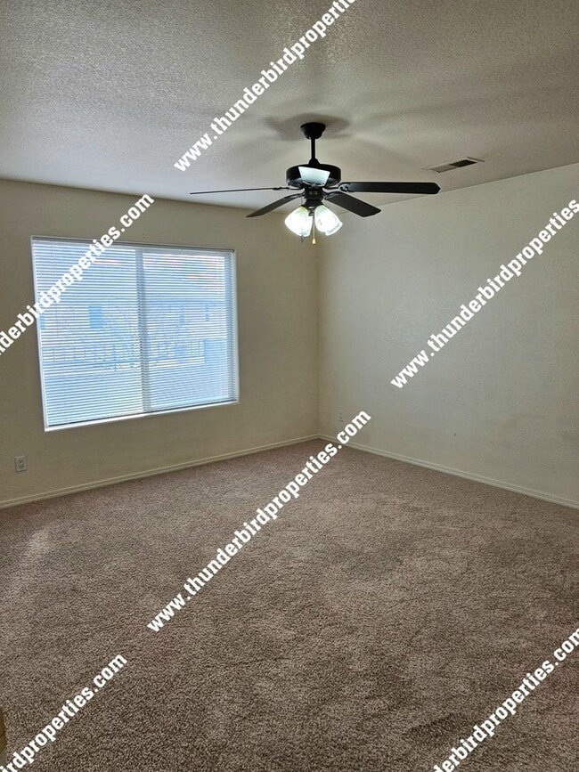 Building Photo - Move in special $500 off first month's ren...
