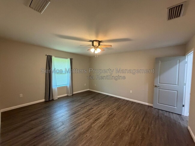 Building Photo - 5553 Riviera Dr