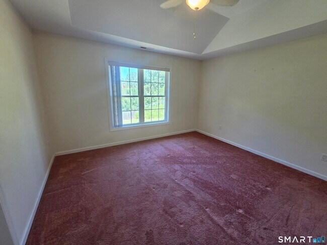 Building Photo - 10 Oak Meadows Dr