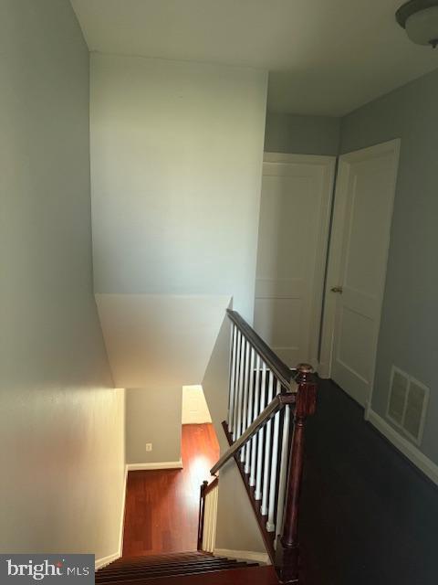 Building Photo - 4760 Homesdale Ave