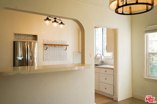 Building Photo - 10520 Eastborne Ave